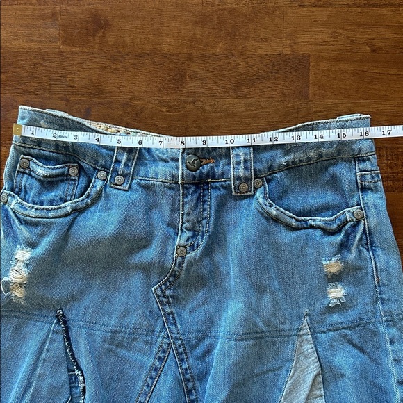 Free people Y2K vintage inspired boho distress low rise denim miniskirt size 30​ - Picture 4 of 9